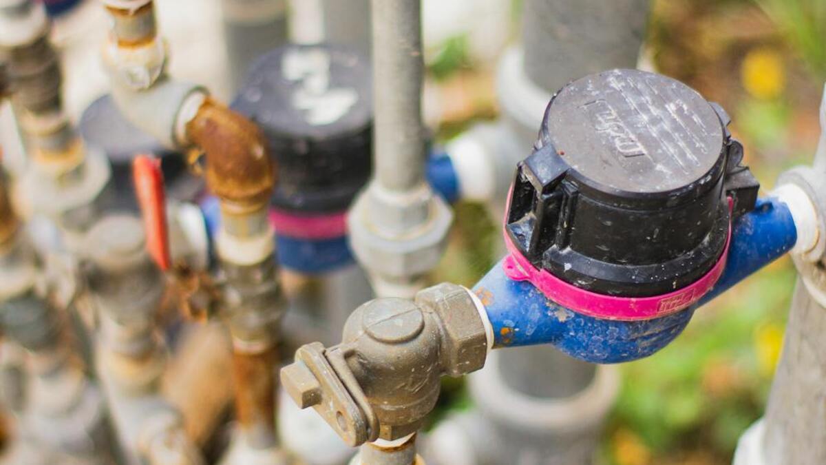 Водомер, който се върти без видима причина - признак за скрит теч